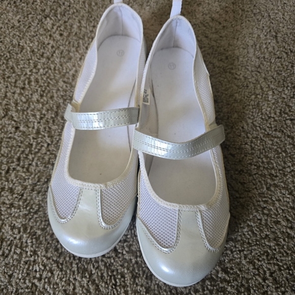 White Mary Jane Sneakers Size 11 Women – Like New - Picture 3 of 5